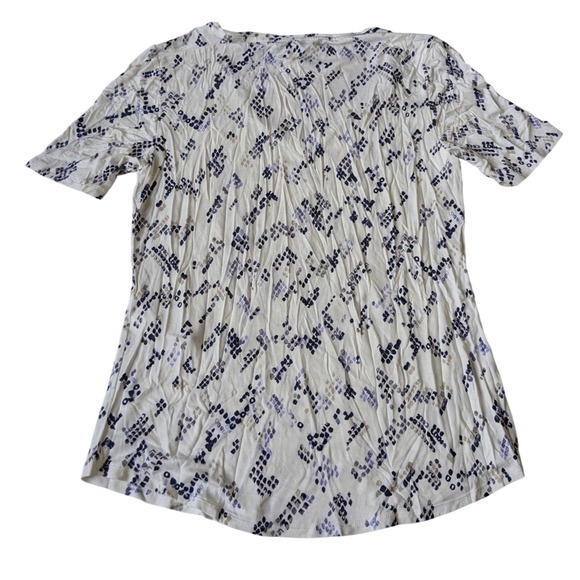 White House Black Market WHBM Womens XS Purple Snakeskin Print V-Neck T-Shirt - Picture 2 of 5